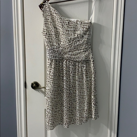 Beautiful embellished one shoulder dress 👗 - Picture 2 of 6